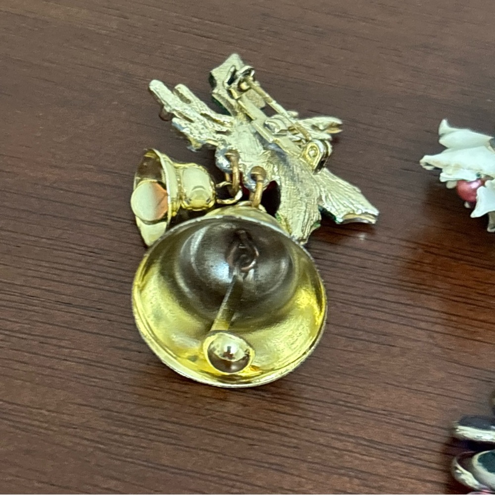 Lot Of Christmas Jewelry Bracelets Earrings And A Brooch Vintage To Modern - Picture 10 of 11